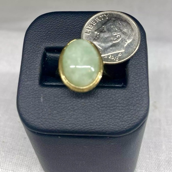 VINTAGE Jade 14K Solid Gold Oval Cabochon Ring Size 5 - Picture 5 of 12